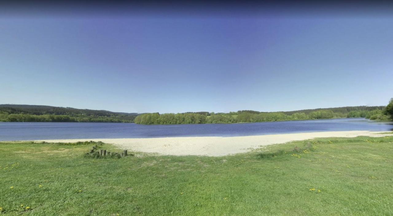 Ubytování Hanka v hotelovém pokoji C408 Frymburk Exterior foto